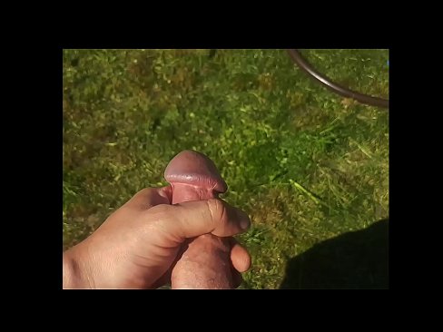 ❤️ Faigheann hottie te a pussy bándearg fucked agus cums le squirt i ghairdín samhraidh ❤️❌ Porn bhaile linn